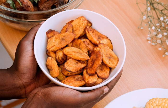 Snack on These Baked Banana (or Plantain) Chips